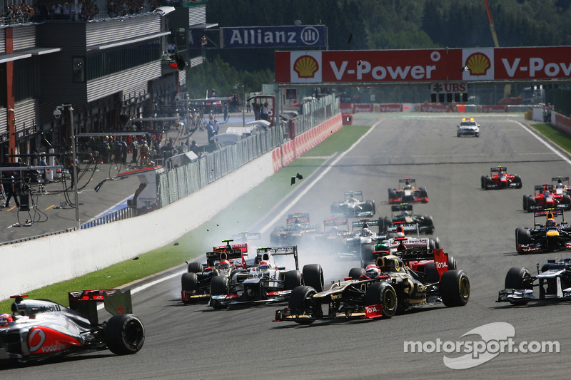 A crash at the start involving Lewis Hamilton, McLaren, Romain Grosjean, Lotus F1, Fernando Alonso, Ferrari, Kamui Kobayashi, Sauber