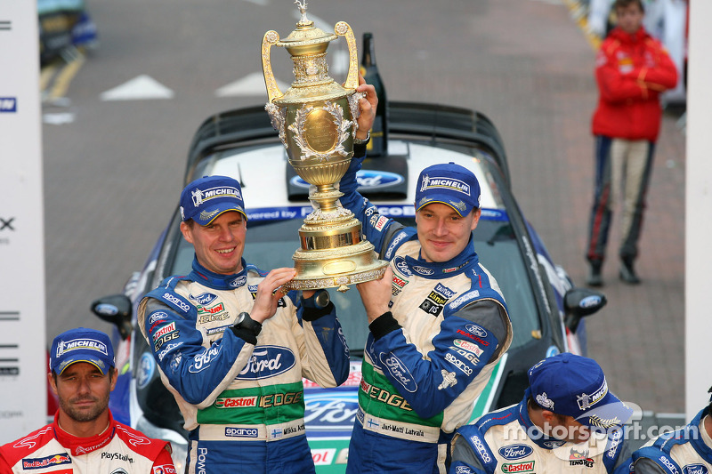 Подіум: переможці Ярі-Матті Латвала і Мікка Анттіла, Ford Fiesta RS WRC, Ford World Rally Team