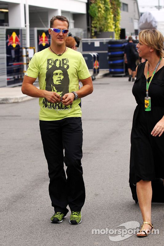 Michael Schumacher, Mercedes AMG F1 con una camiseta de Bob Marley