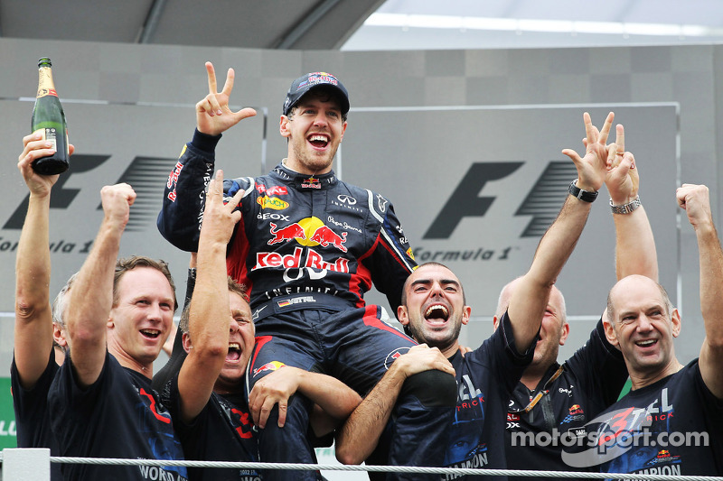 Sebastian Vettel, Red Bull Racing, celebra el campeonato del mundo con el equipo