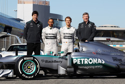 Льюис Хэмилтон и Нико Росберг. Презентация Mercedes AMG W04, Презентация.