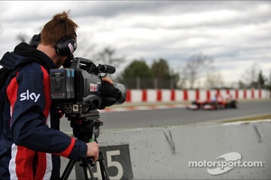 Sky F1 3D cameraman films Fernando Alonso, Ferrari F138