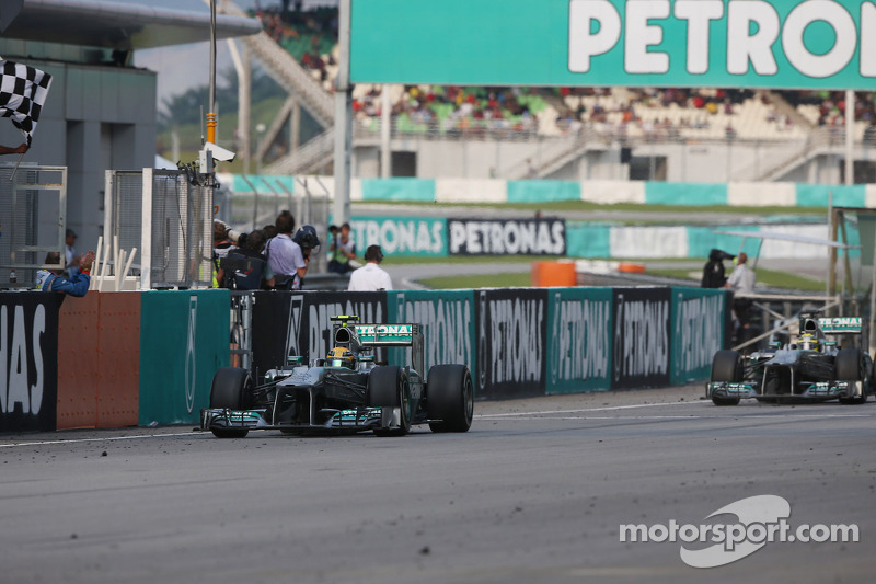 Third placed Lewis Hamilton, Mercedes AMG F1 W04 finishes ahead of team mate Nico Rosberg, Mercedes 