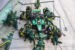 Giedo van der Garde, Caterham CT03 maakt een pitstop
