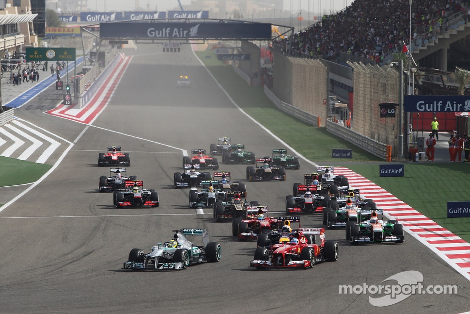 Nico Rosberg, Mercedes AMG F1 W04 and Fernando Alonso, Ferrari F138 lead at the start of the race