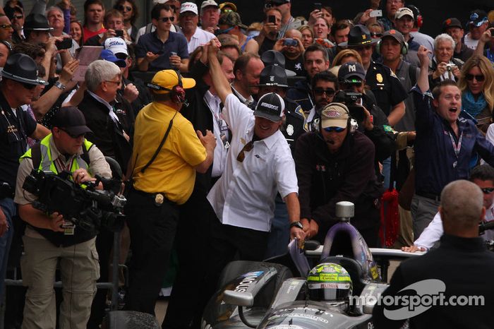 Pós-corrida: Tony Kanaan, KV Racing Technology Chevrolet, comemora