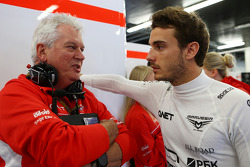 Pat Symonds, Marussia F1 Team Technical Consultant with Jules Bianchi, Marussia F1 Team