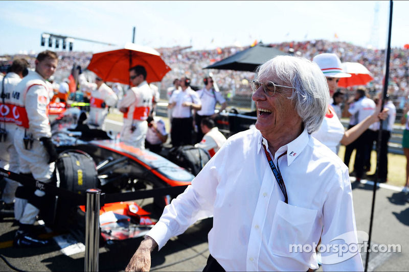 Bernie Ecclestone, CEO Formula One Group, on the grid