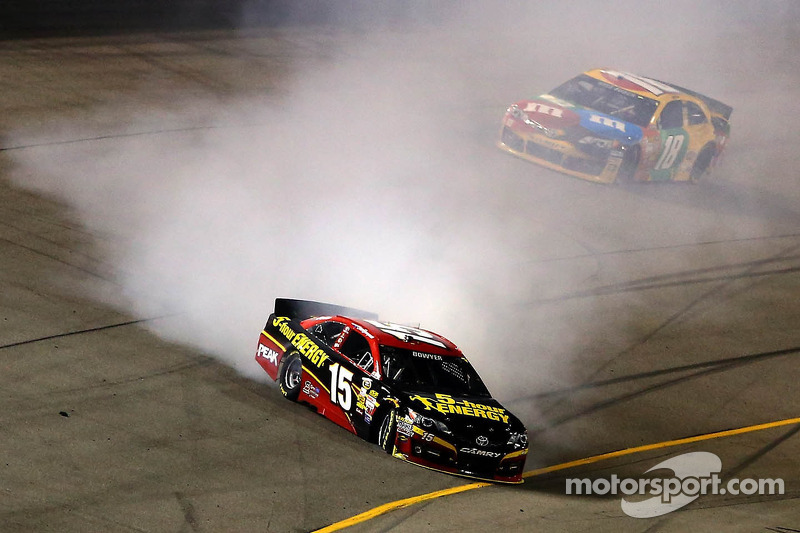 Clint Bowyer, Michael Waltrip Racing Toyota in trouble