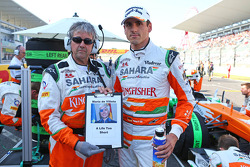 Adrian Sutil, Sahara Force India F1 y Neil Dickie, Sahara Force India F1 Team, hacen un tributo a Ma
