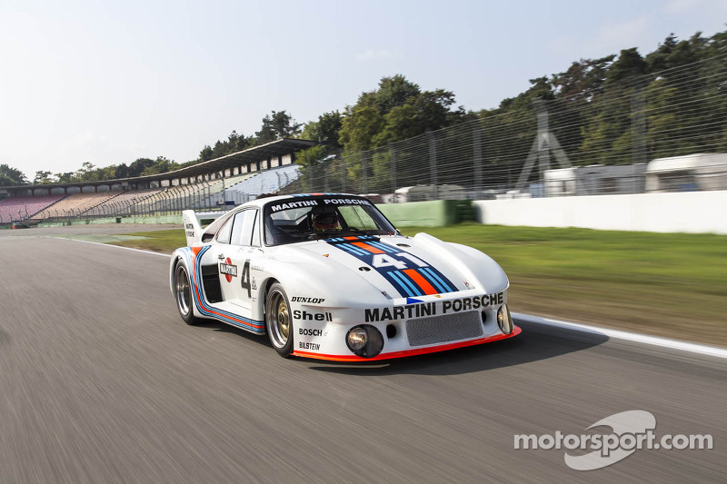 Победитель "24 часов Ле-Мана" 1976 года (Жаки Икс, Гейс ван Леннеп) – Porsche 935/77