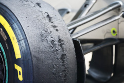 Pneus Pirelli desgastados na Mercedes AMG F1 W04