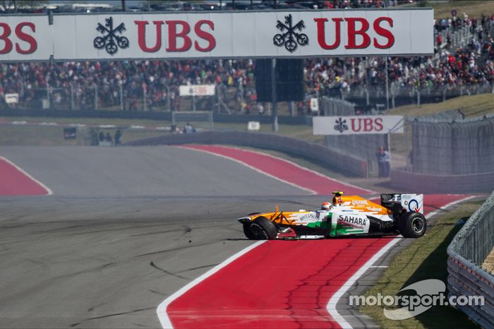 Adrian Sutil, Sahara Force India VJM06 es chocado por Pastor Maldonado y queda fuera de la carrera
