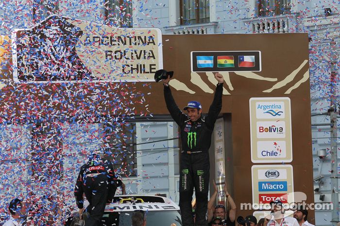 ¡Cómo olvidar aquella tarde de enero de 2014 en Valparaíso (Chile)! Nani Roma se convirtió en el tercer único piloto en haber ganado el rally más duro del mundo en coche y en moto, tras Hubert Auriol y Stéphane Peterhansel.