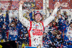 Race winner Dale Earnhardt Jr., Hendrick Motorsports Chevrolet