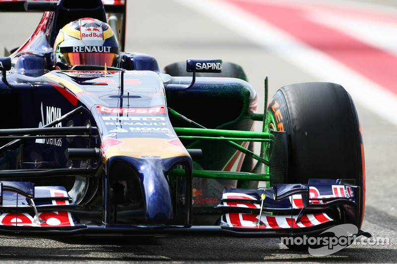 Jean-Eric Vergne, Scuderia Toro Rosso STR9 con vernice flow-vis sulla sospensione anteriore