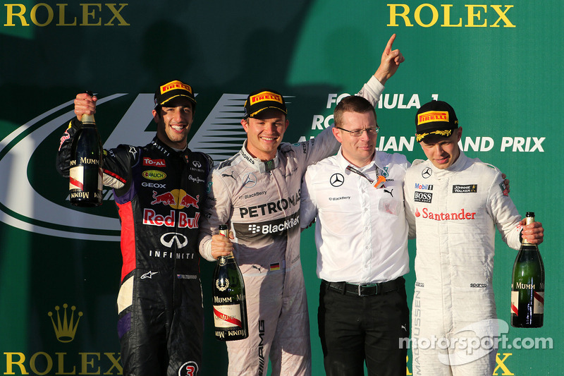 Daniel Ricciardo, Red Bull Racing, Nico Rosberg, Mercedes AMG F1 Team and Kevin Magnussen, McLaren F