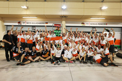 Sergio Perez, Sahara Force India F1 celebra sua terceira posição com a equipe
