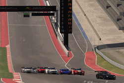 iRacing's BMW Z4 GT3 car races on Circuit of the Americas