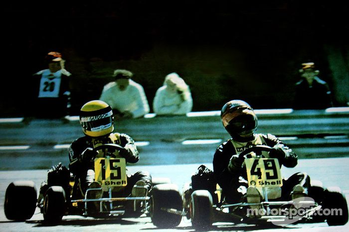 Terry Fullerton lidera a Ayrton Senna