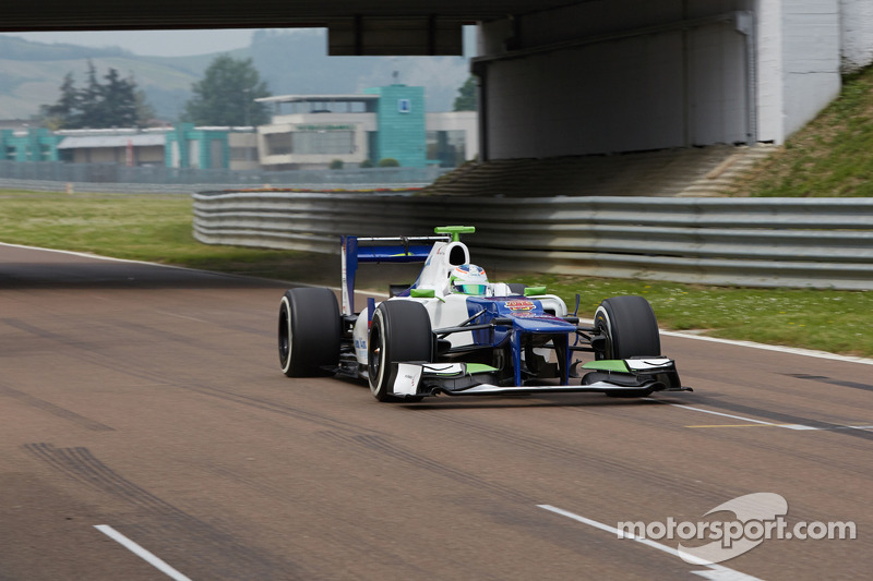 Simona de Silvestro tests a Sauber F1