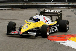 Alain Prost avec se Renault F1 de 1983