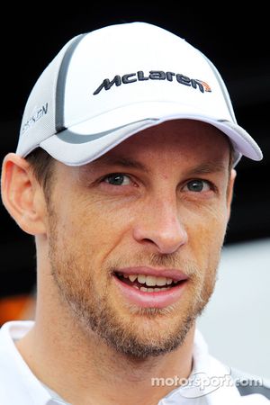 Jenson Button, McLaren con los medios