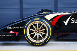 Lotus F1 E22 avec les pneus 18 pouces