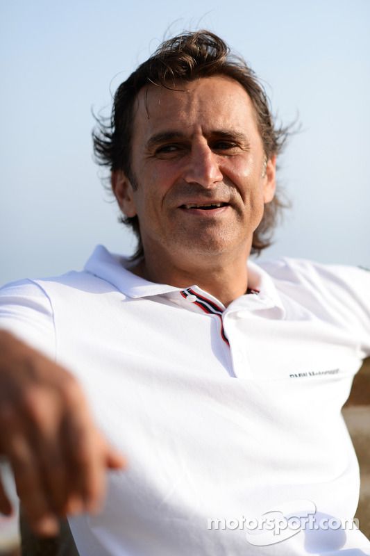 Alex Zanardi se prepara para un triatlón de larga distancia que se celebrará en Hawai en octubre