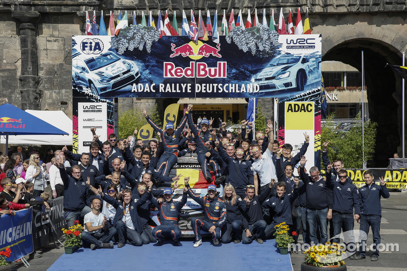 Vincitori Thierry Neuville e Nicolas Gilsoul, Hyundai i20 WRC, Hyundai Motorsport