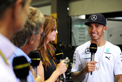 Lewis Hamilton avec Suzi Perry, Eddie Jordan et David Coultthard
