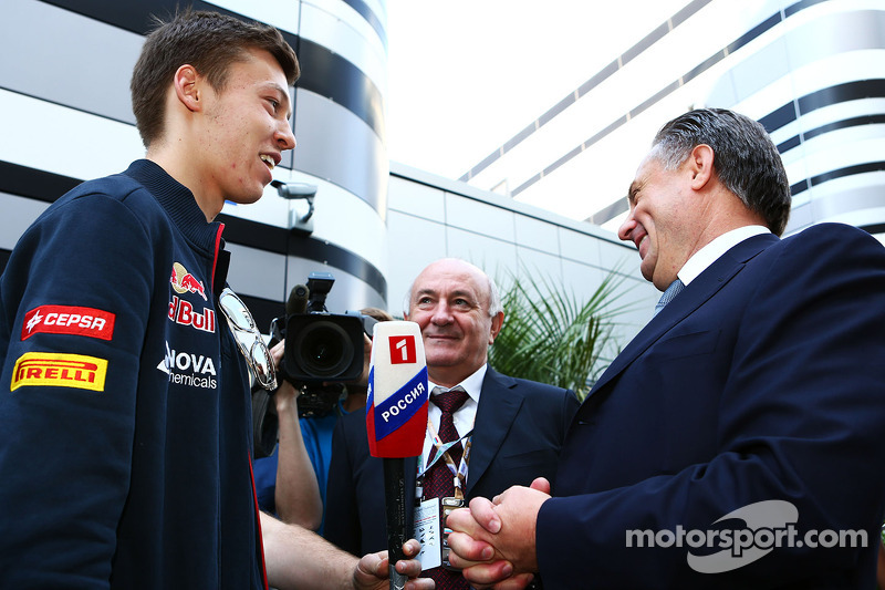 Daniil Kvyat, Scuderia Toro Rosso com Vitaly Mutko, Ministro russo dos Esportes