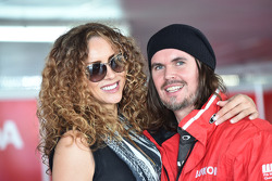 James Thompson, Lada Granta 1.6T, LADA Sport y su esposa