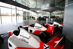 Ясухіса Араї, голова Honda Motorsport, Дженсон Баттон, Кевін Магнуссен, Фернандо Алонсо та Рон Денні