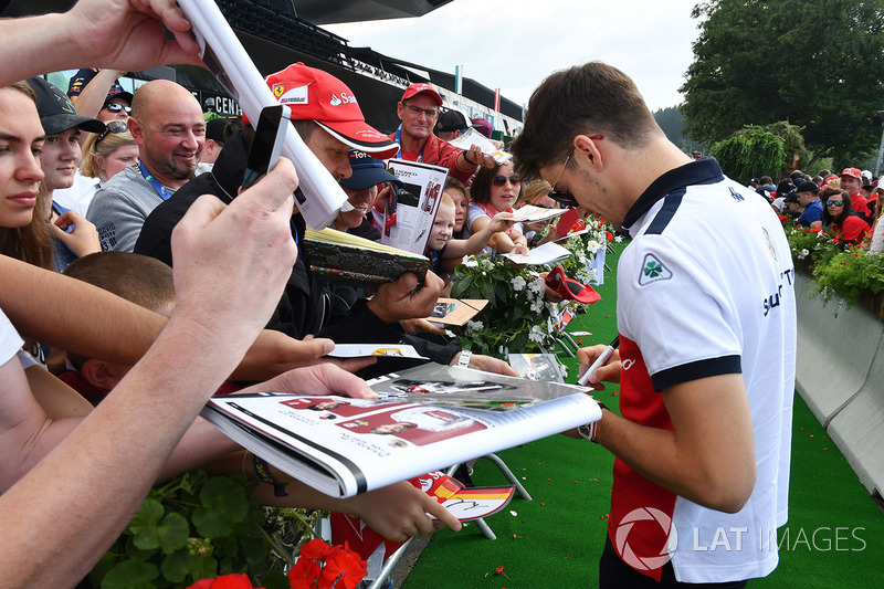 Charles Leclerc, Sauber signs autographs for the fans