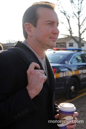 Kurt Busch llega a la corte del Condado de Kent para la audiencia sobre los autogos de maltrato por parte de su ex novia, Patricia Driscoll