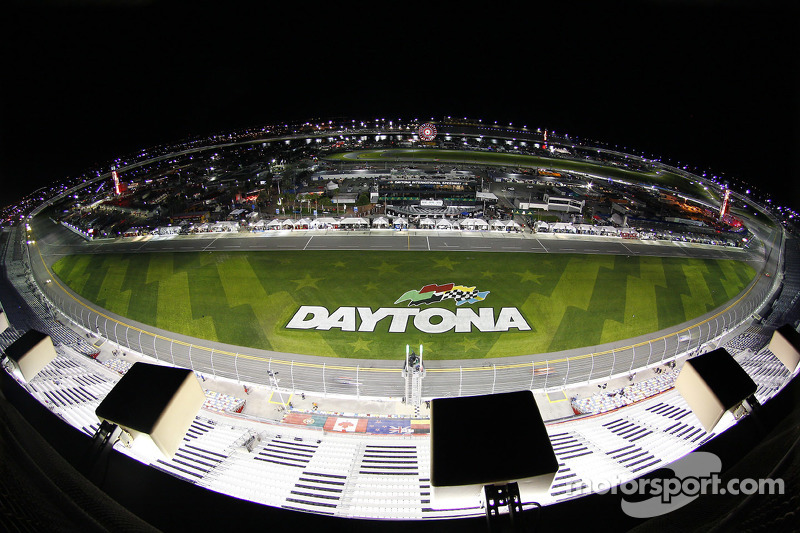 Daytona International Speedway in de avond