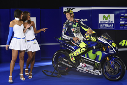 Валентино Росси. Презентация yamaha yzr-m1, студийная фотосессия.