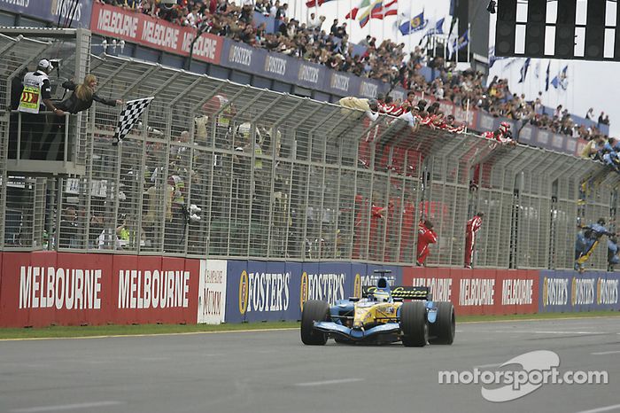 Giancarlo Fisichella toma la bandera a cuadros