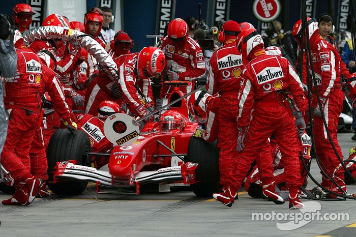 Parada de pits para Michael Schumacher