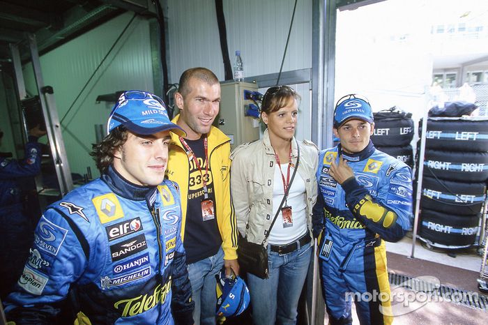 Fernando Alonso and Giancarlo Fisichella with Real Madrid footballer Zinedine Zidane and swimmer Lau