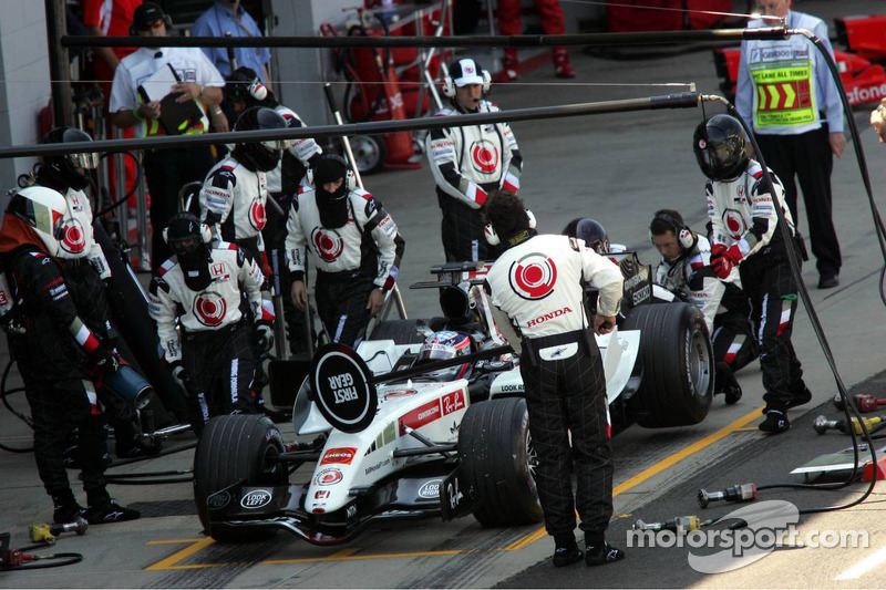 Takuma Sato pit