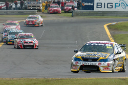 Craig Lowndes continues to stretch his lead