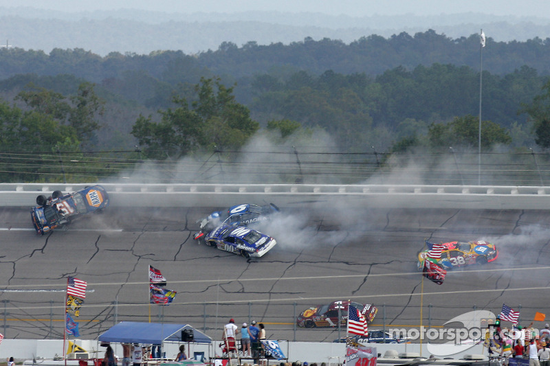 Herbst 2005: Crash mit Michael Waltrip, Mark Martin, Mike Skinner, Elliott Sadler