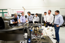 Engineers met de Nissan GT-R LM NISMO