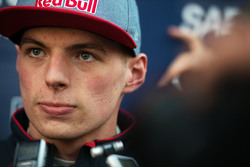 Max Verstappen, Escudería Toro Rosso con los medios de comunicación