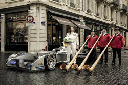 Simona de Silvestro tijdens een mediaoptreden in Geneve