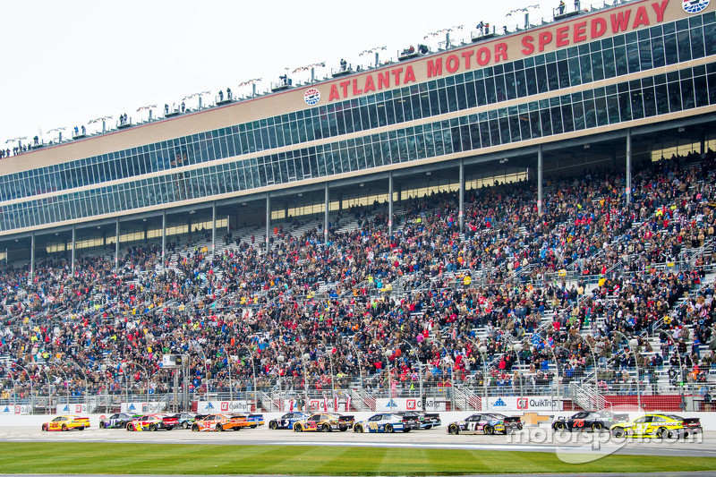 Start: Joey Logano, Team Penske Ford leads the field