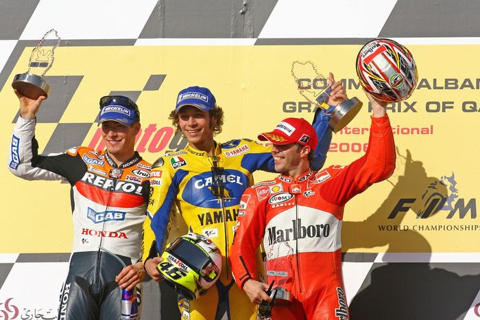 Podio: 1º Valentino Rossi, 2º Nicky Hayden, 3º Loris Capirossi