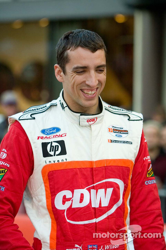 Justin Wilson avant l'arrêt au stand sur Pine Street